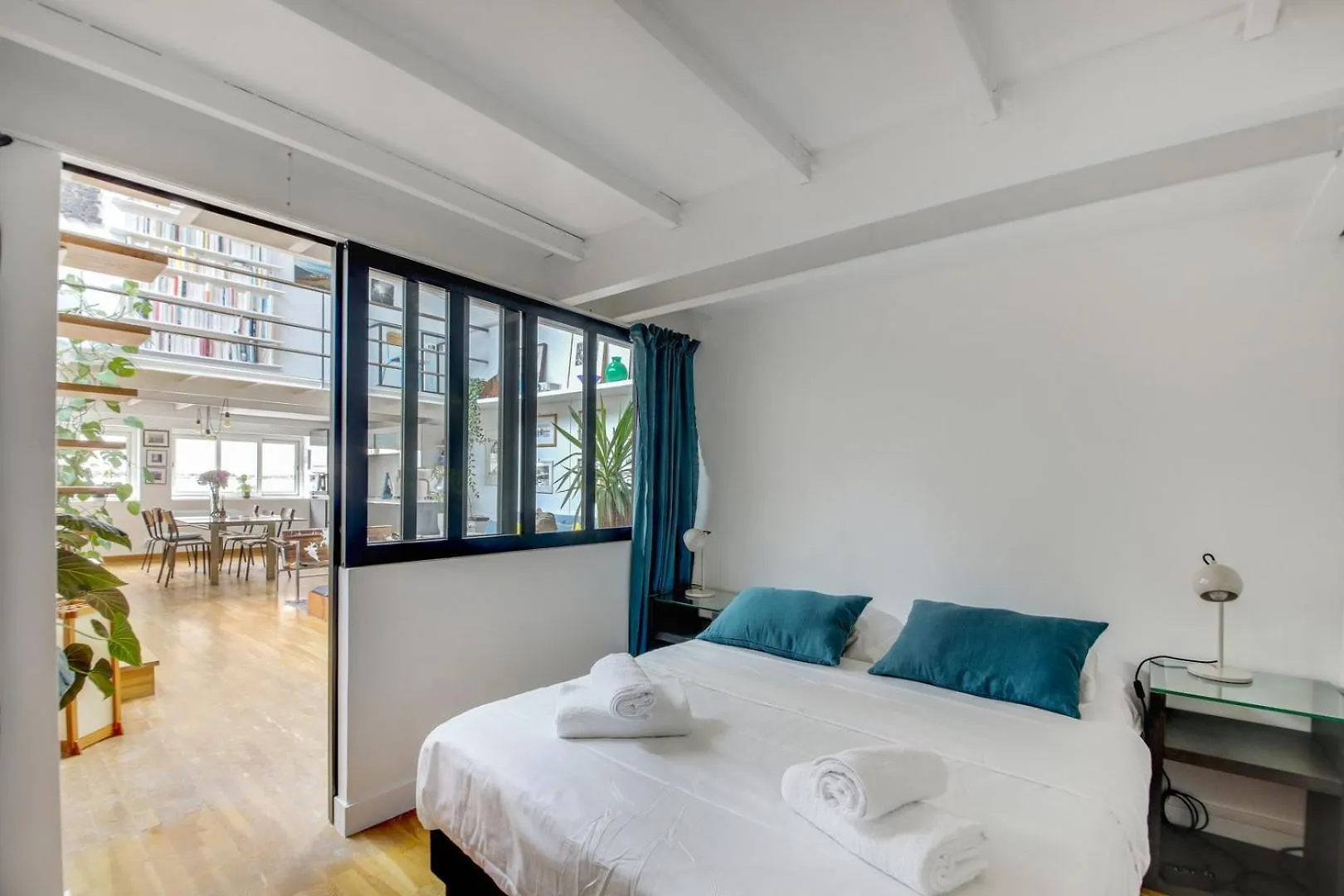 Paris Super Loft Overtop 0*,  France